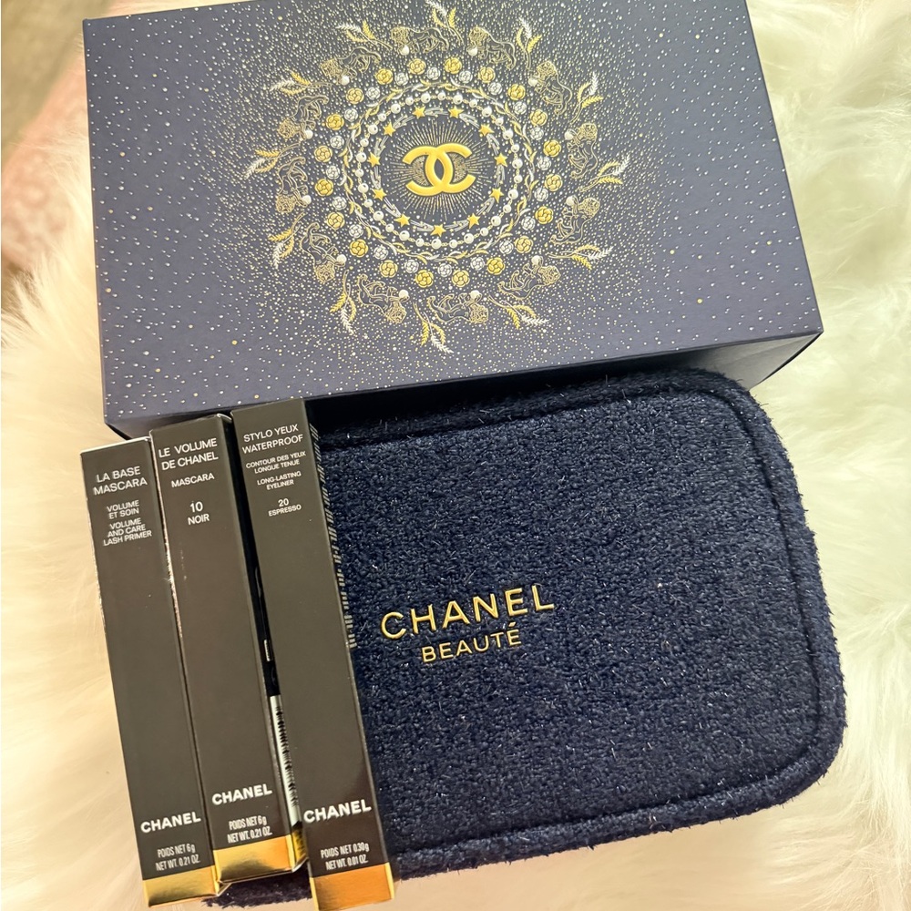 Chanel Holiday 2025 Eyes To Impress Set with Makeup Bag - Picture 2 of 12